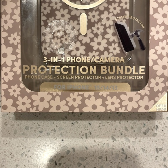 NIB🌼3-in-1🌼iPhone 15/14/13 Bundle🌼Phone Case,Screen Protector,Lens Protector - Picture 3 of 10